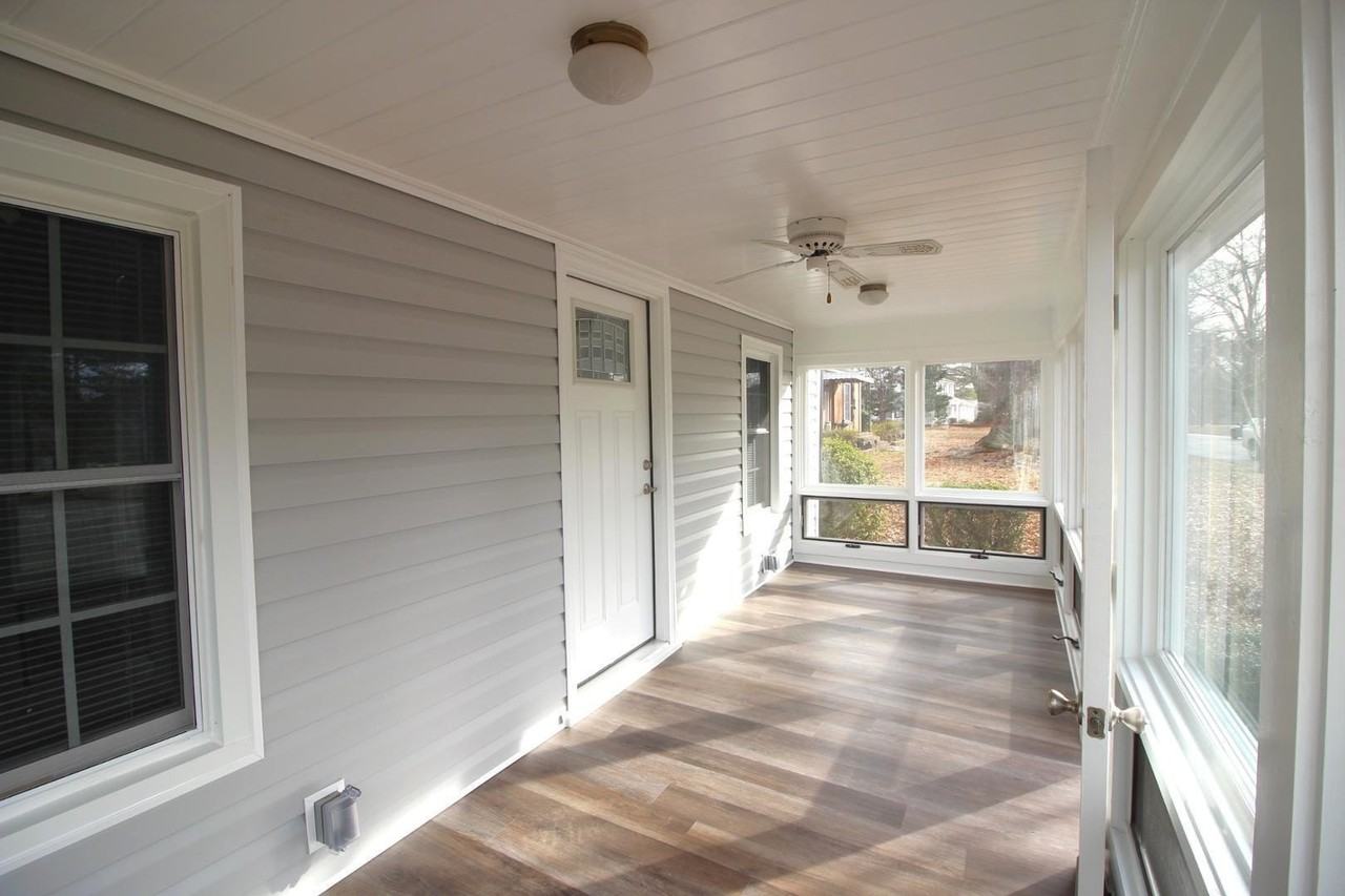 212 N Main St - Photo 3 of 24