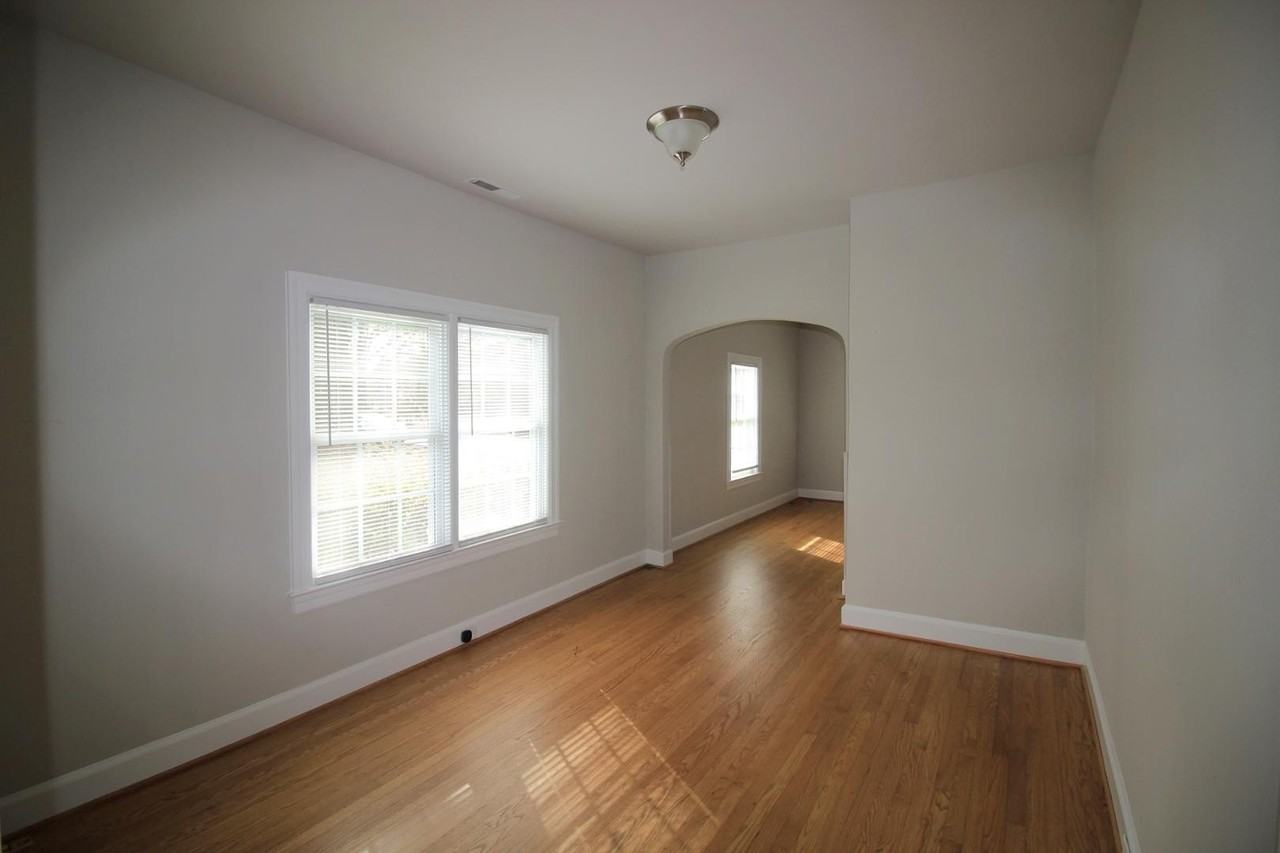 212 N Main St - Photo 5 of 24