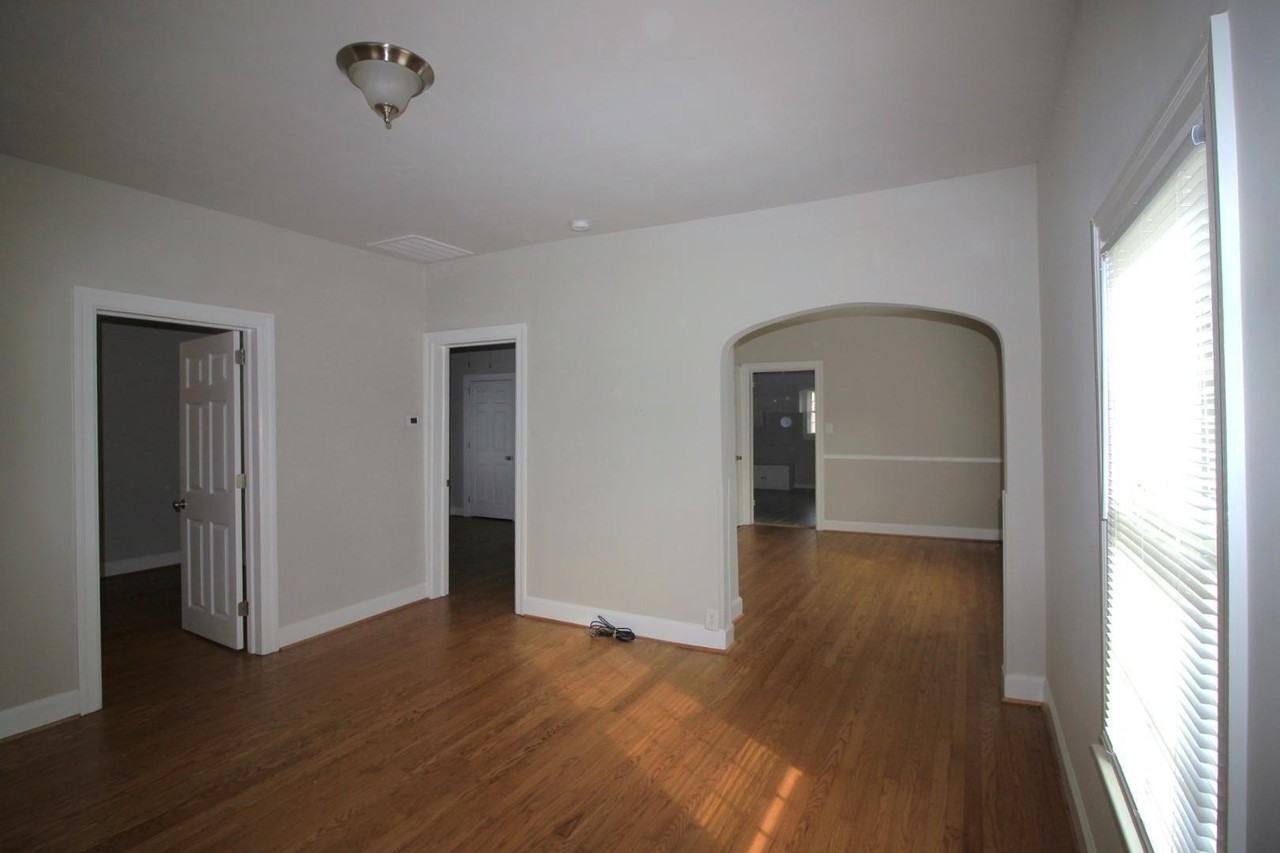 212 N Main St - Photo 6 of 24