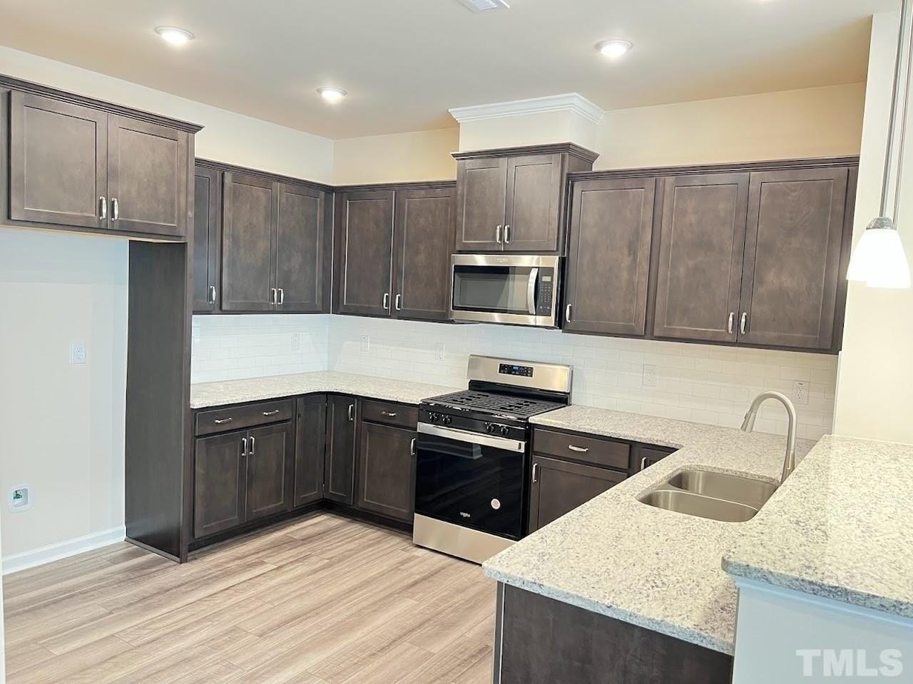 4812 Trikala Ave - Photo 4 of 16
