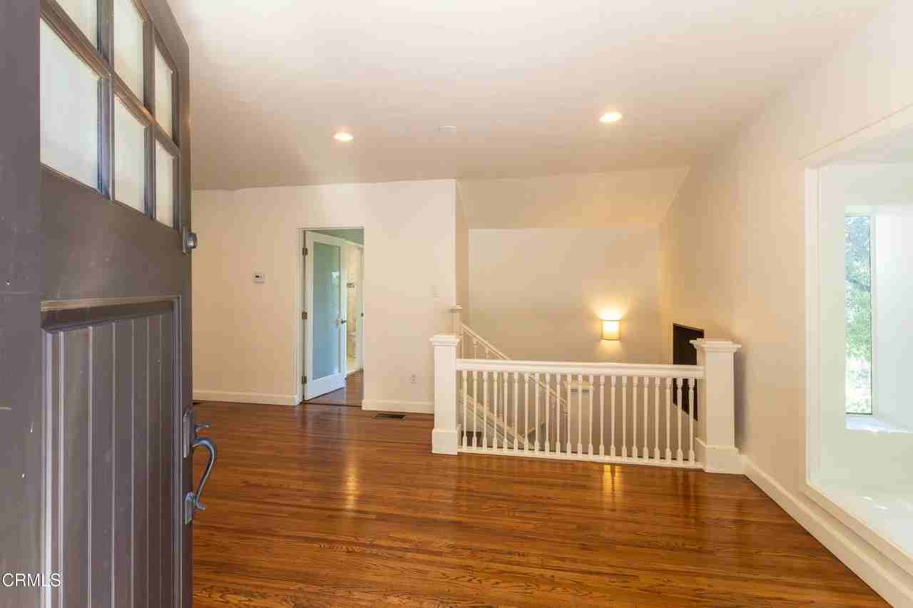 854 Oneonta Dr - Photo 2 of 45