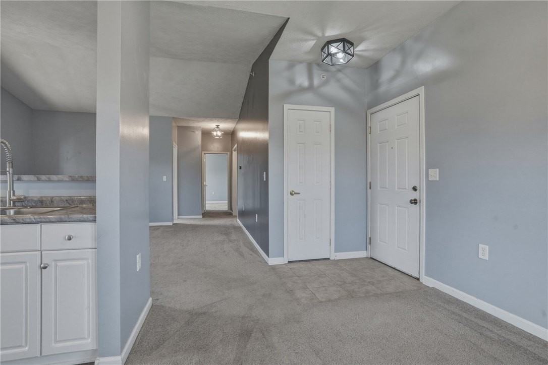 217 Stockton Rdg - Photo 4 of 40
