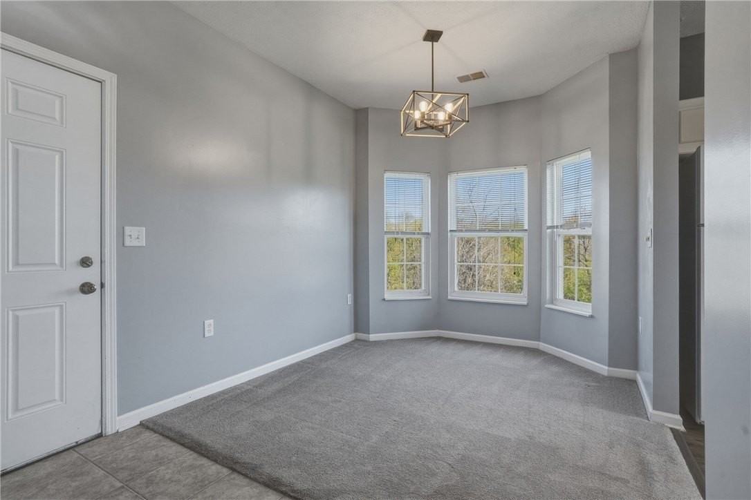 217 Stockton Rdg - Photo 6 of 40