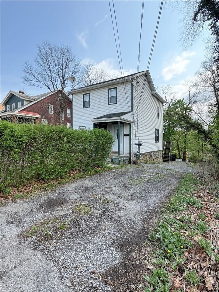 900 Perry Hwy - Photo 2 of 27