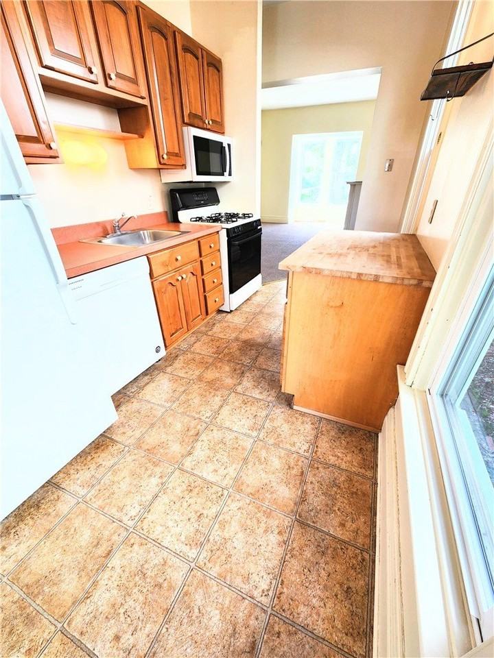 613 Ivy St #1 - Photo 3 of 6