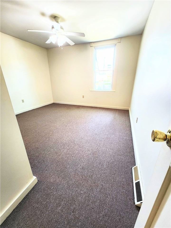 613 Ivy St #1 - Photo 5 of 6