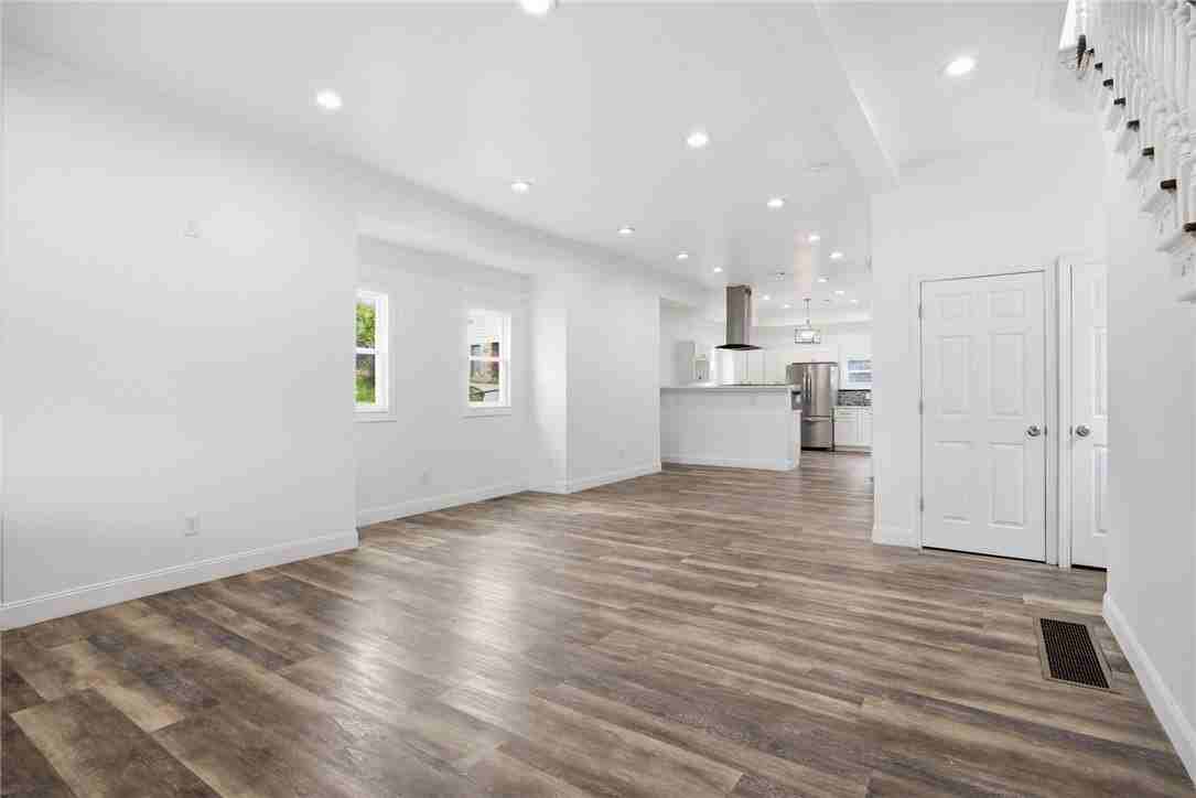 720 Mary St - Photo 3 of 11