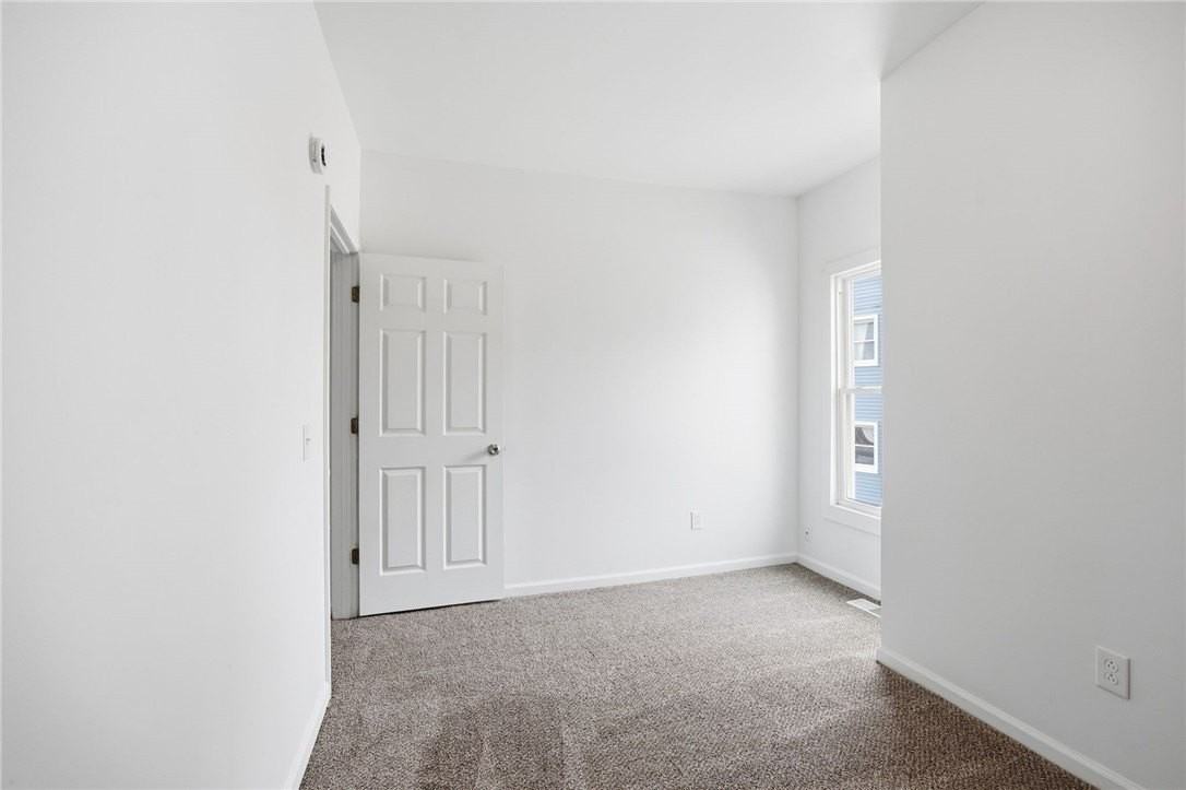 720 Mary St - Photo 4 of 11