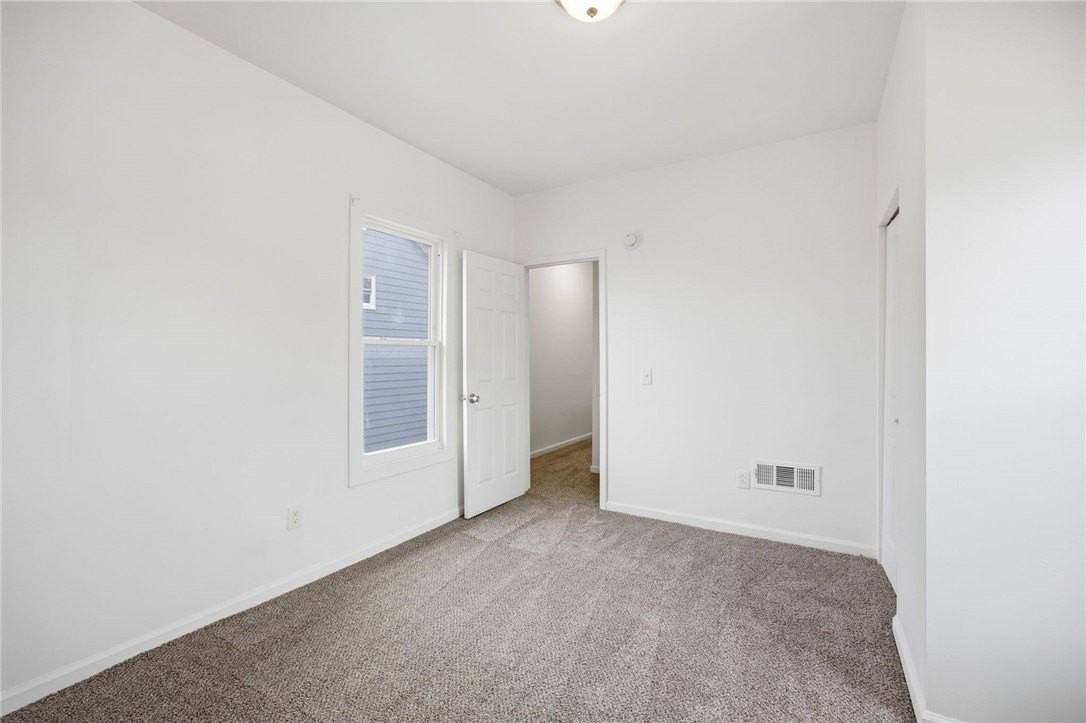 720 Mary St - Photo 5 of 11