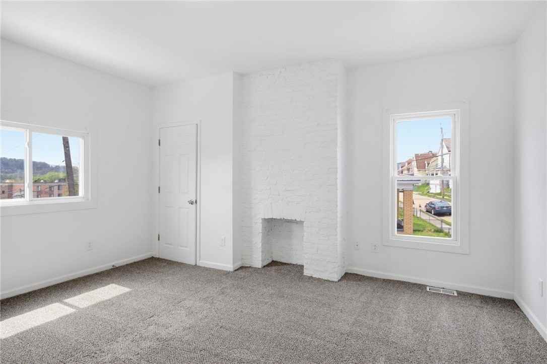 720 Mary St - Photo 7 of 11