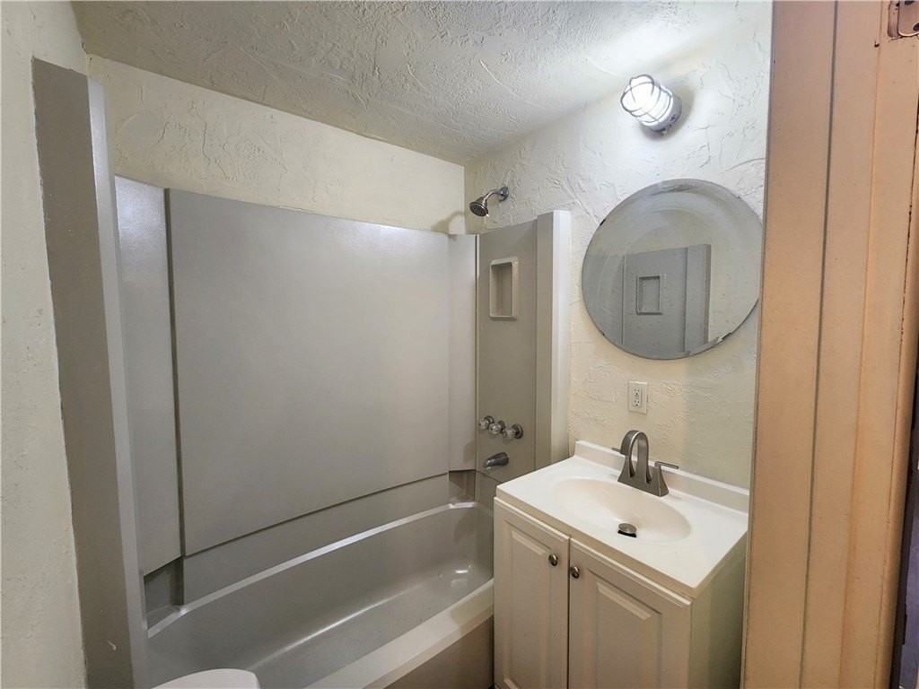 4901 Penn Ave #6 - Photo 4 of 4