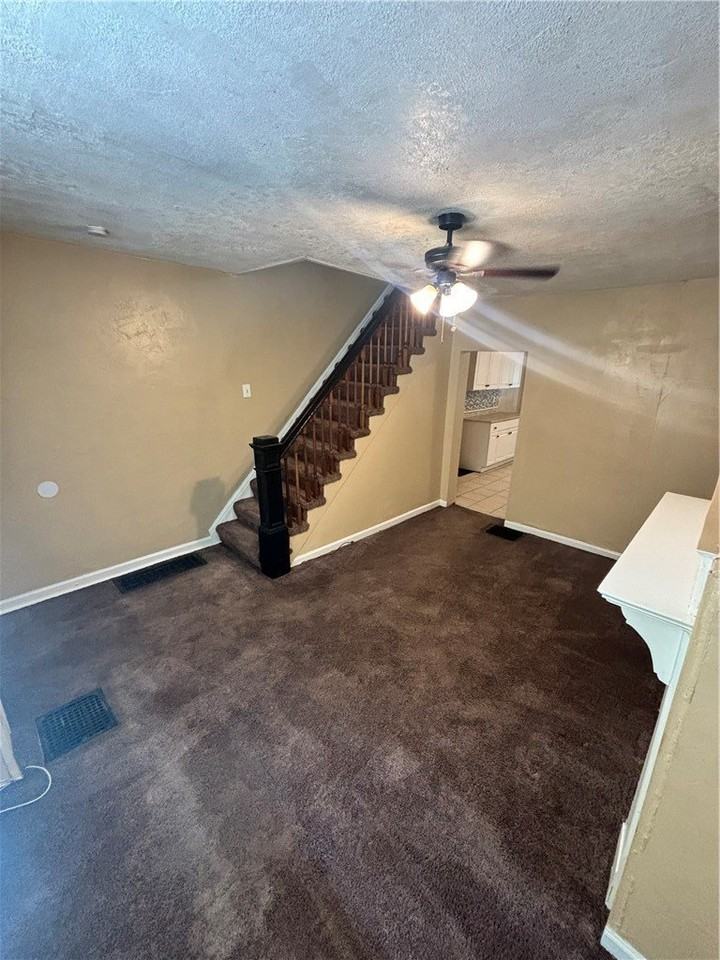 235 Arabella St - Photo 4 of 28