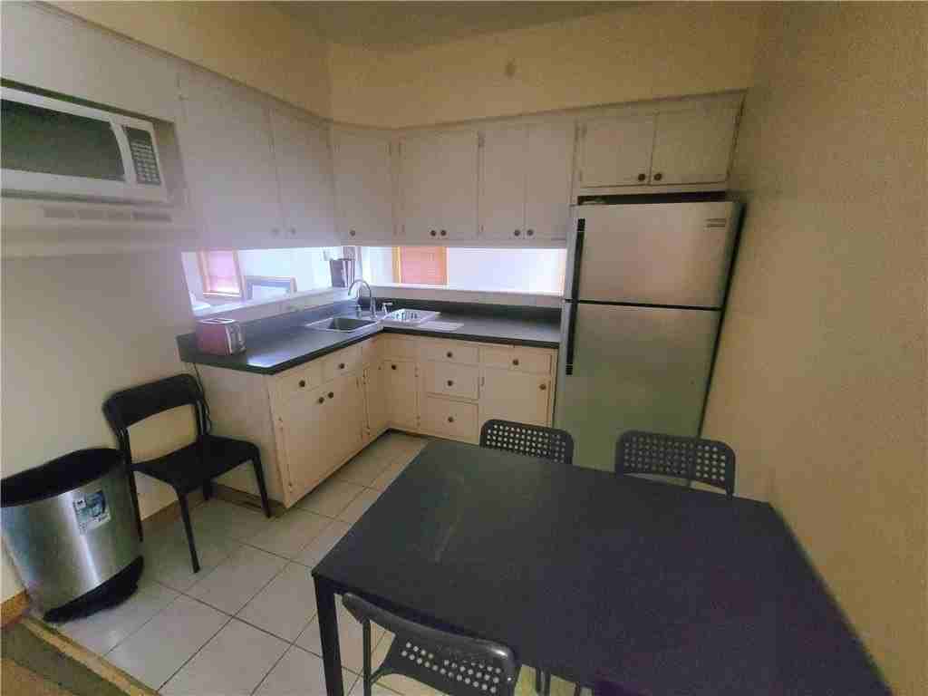 404 E Beau St - Photo 6 of 13