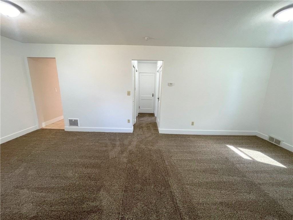 214 Vine St - Photo 4 of 10