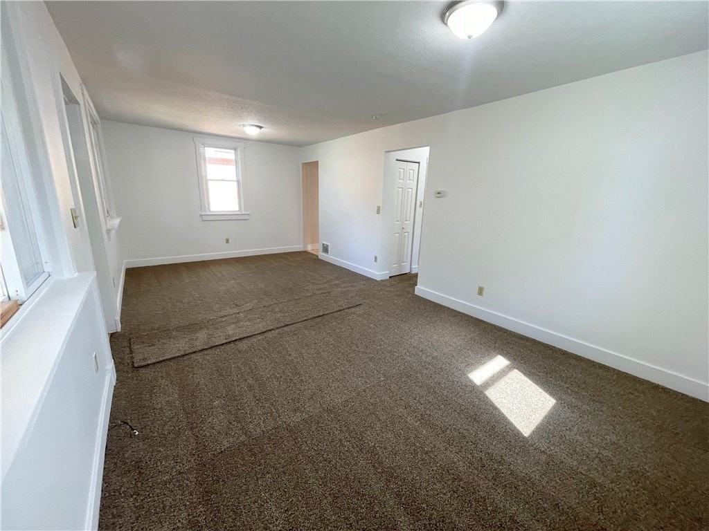 214 Vine St - Photo 5 of 10