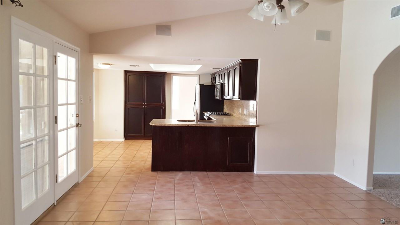 3547 E Moreno Ln - Photo 3 of 14