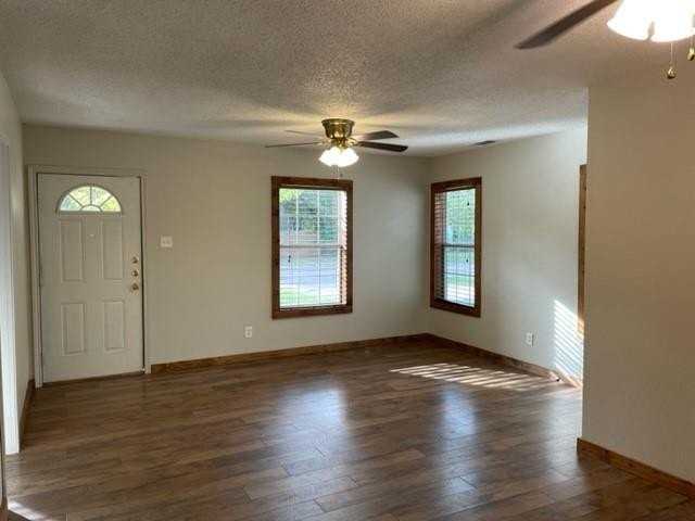 781 S Willis St - Photo 2 of 11