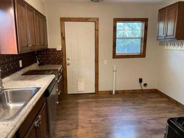 781 S Willis St - Photo 4 of 11