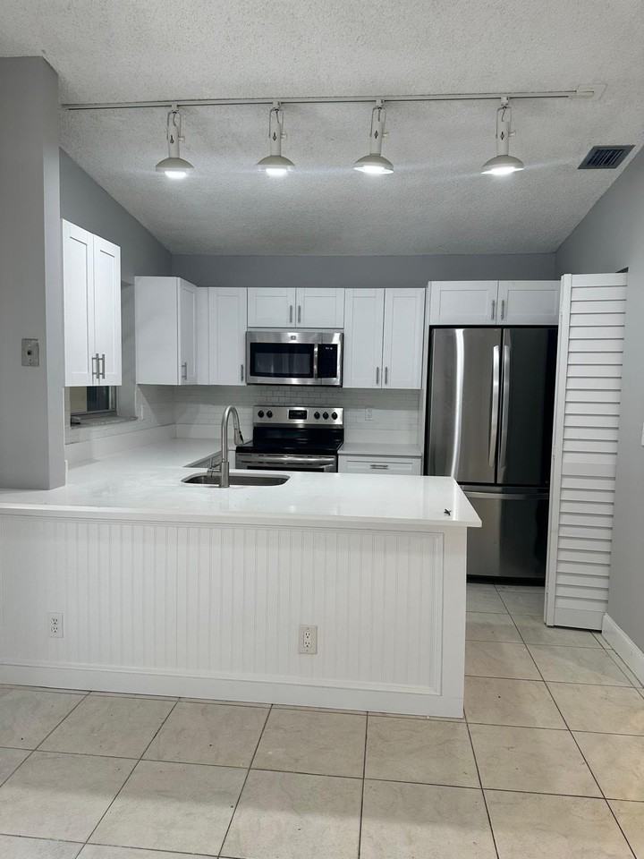 22281 Timberly Dr - Photo 2 of 12