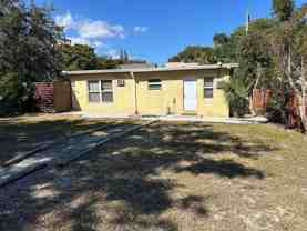 709 8th St #B - Photo 1 of 1