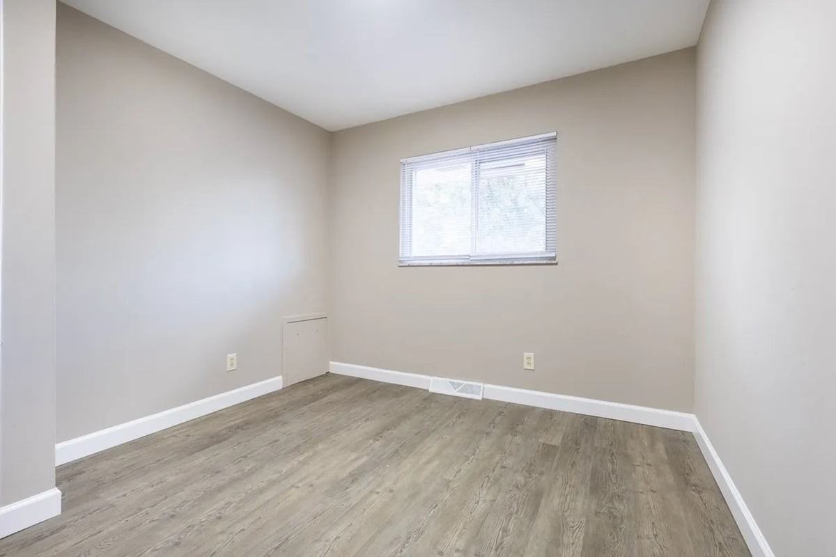 5840 N Meadows Blvd #D - Photo 4 of 33