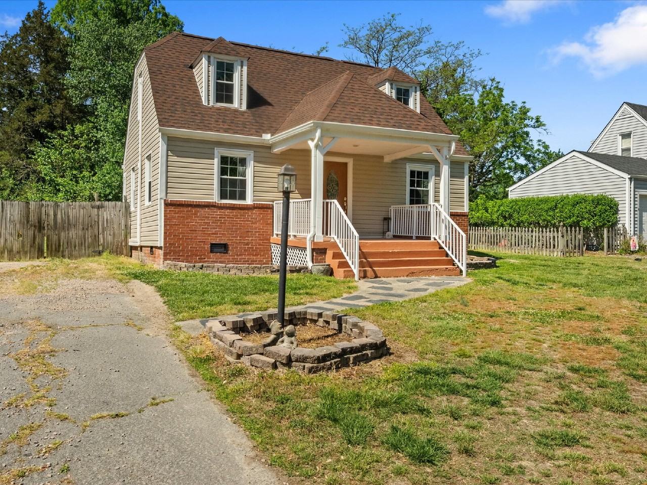 7602 Woodman Rd - Photo 2 of 46