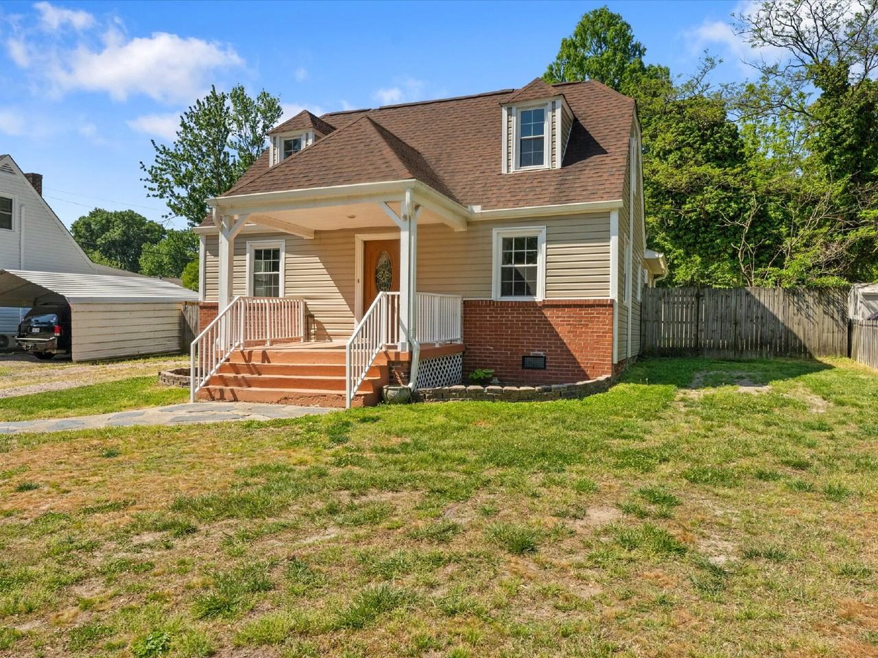 7602 Woodman Rd - Photo 3 of 46