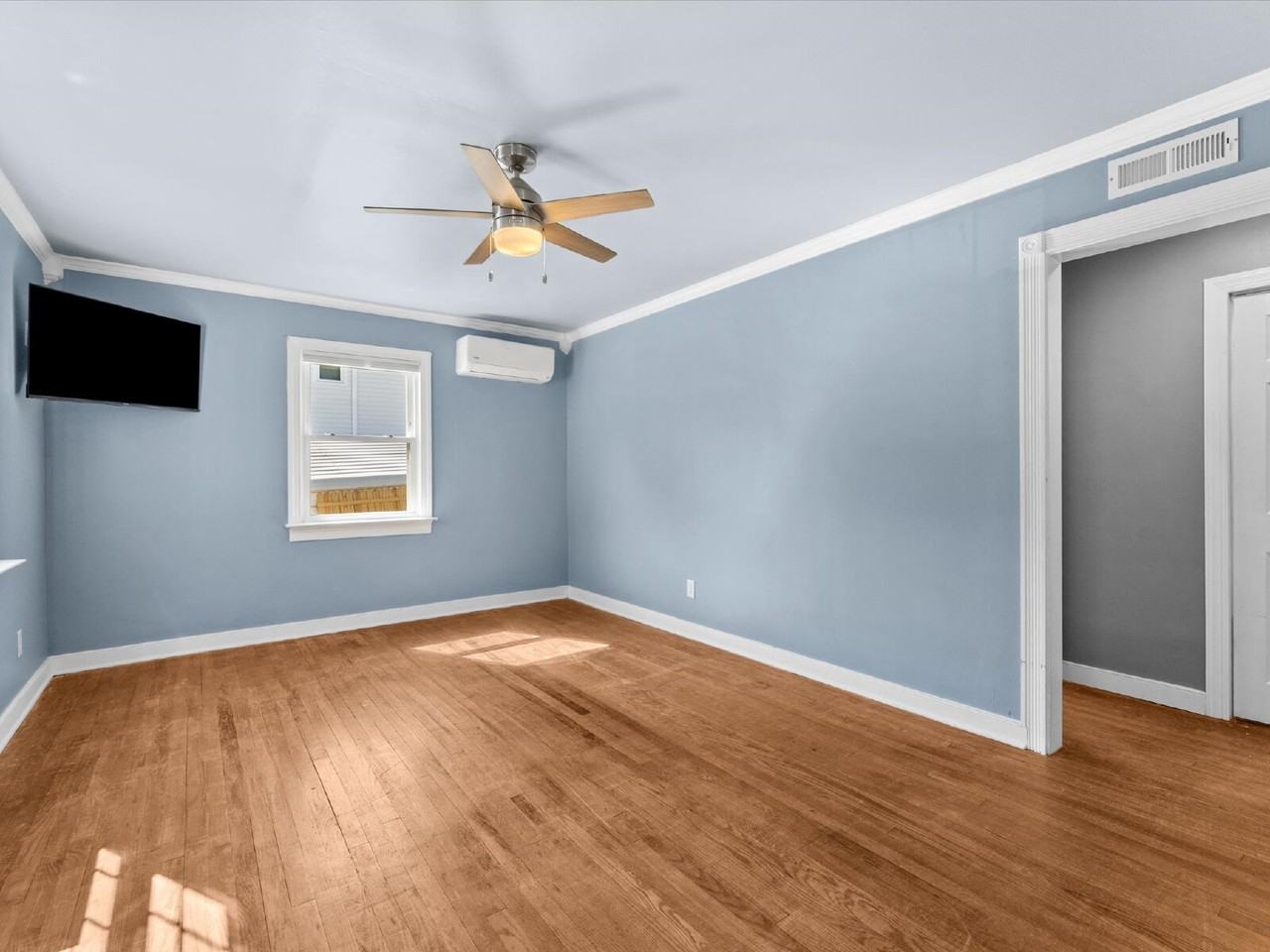 7602 Woodman Rd - Photo 7 of 46