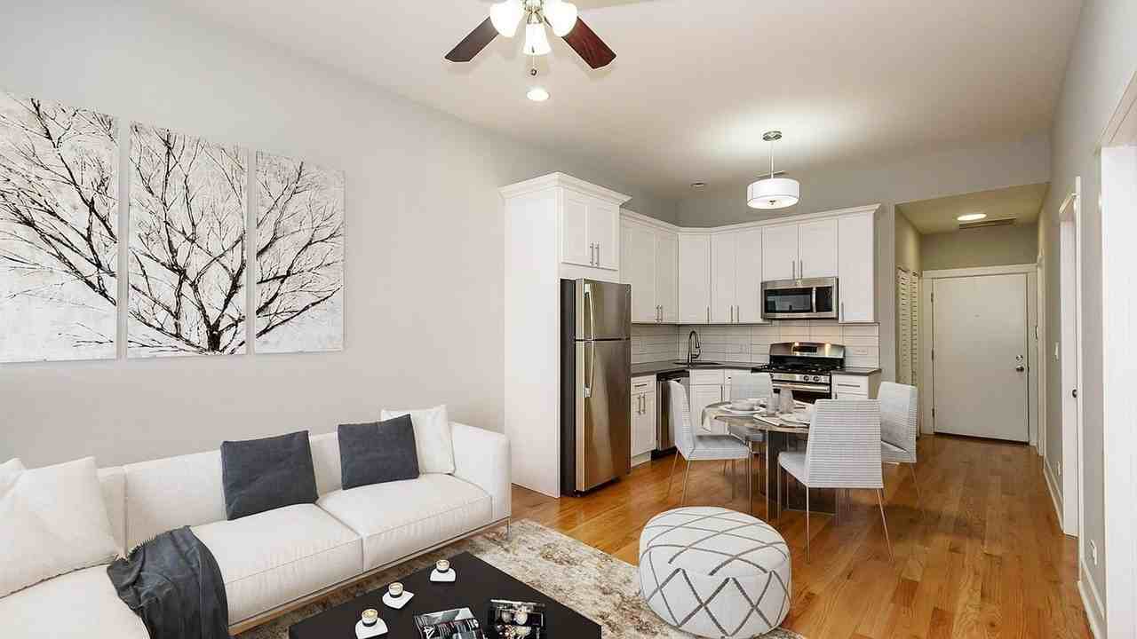 2125 W Chicago Ave