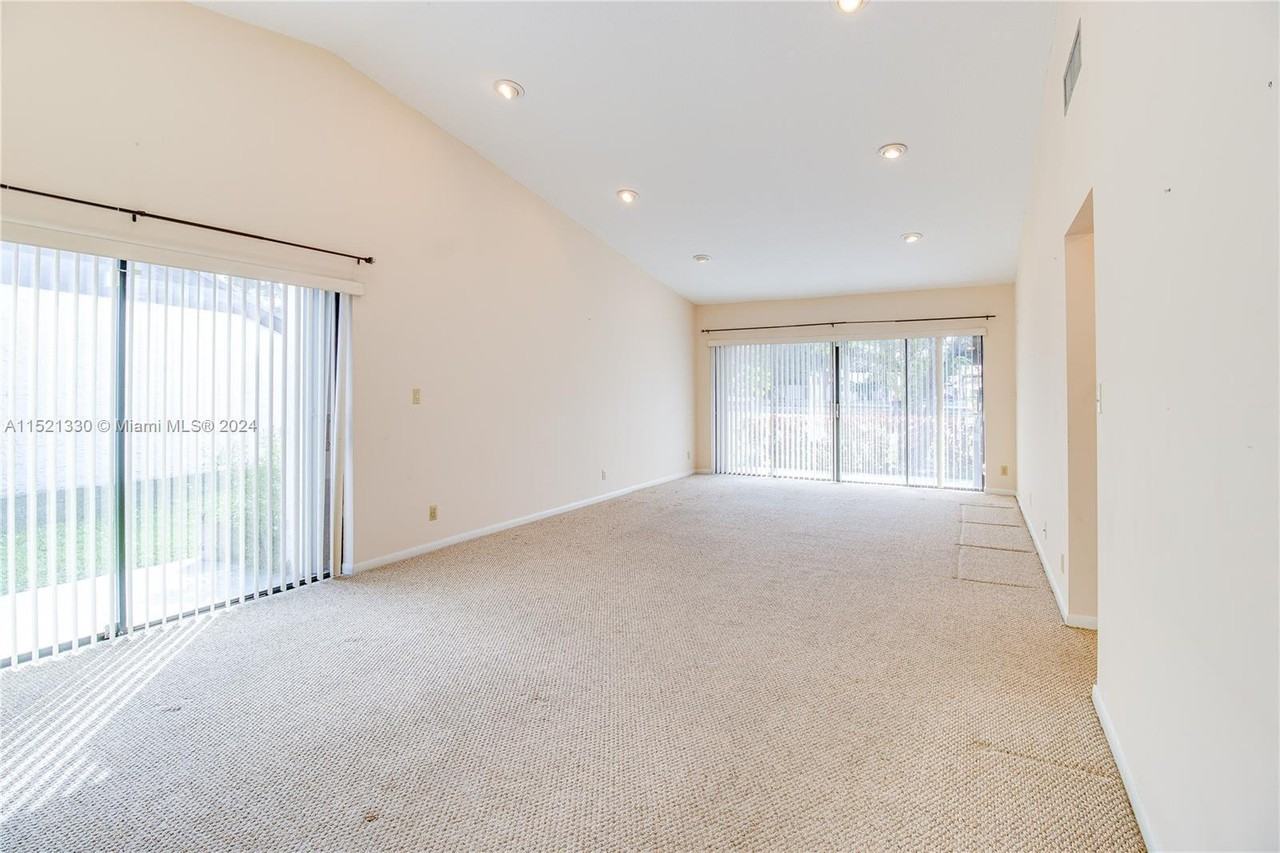 6343 Pinehurst Cir W - Photo 6 of 19