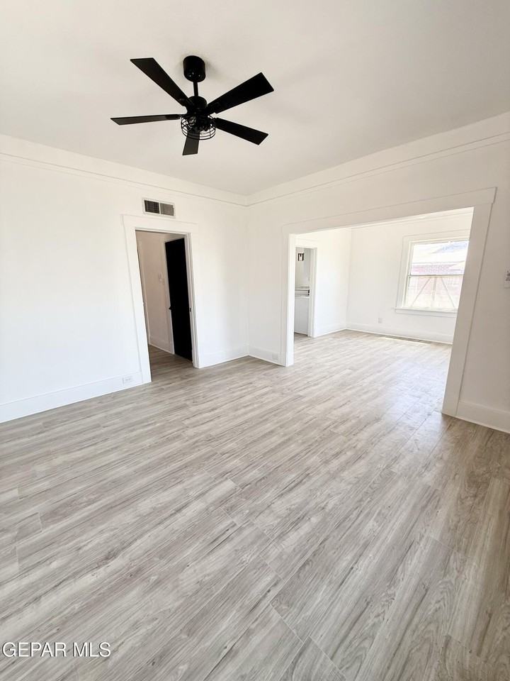 3203 Frankfort Ave - Photo 3 of 16
