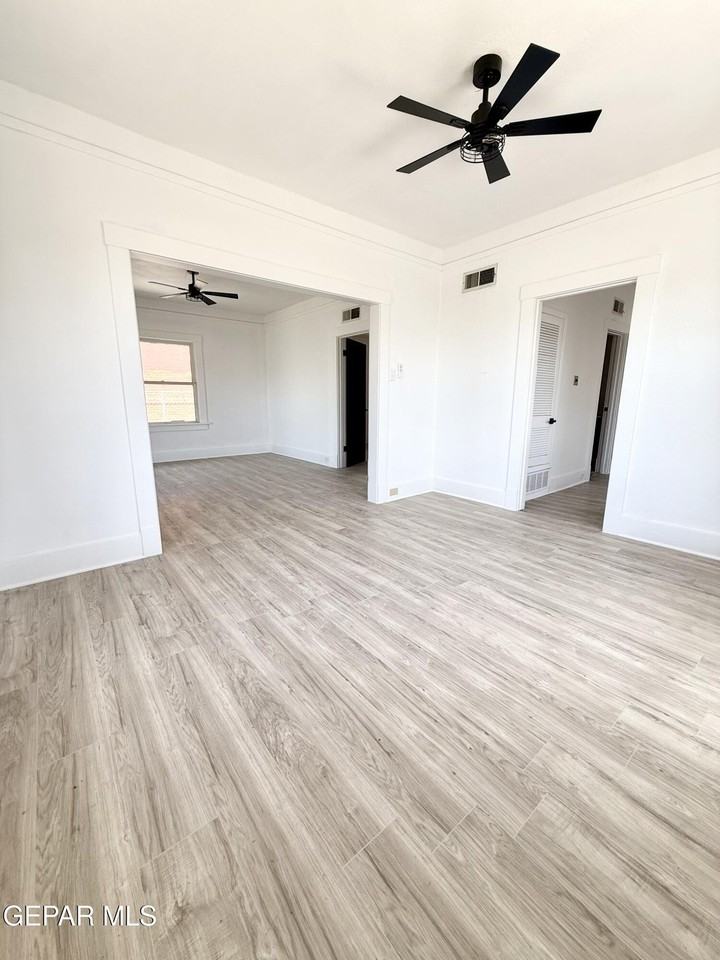 3203 Frankfort Ave - Photo 6 of 16