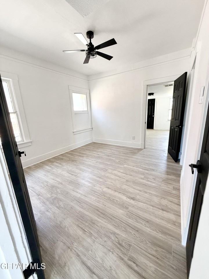 3203 Frankfort Ave - Photo 7 of 16