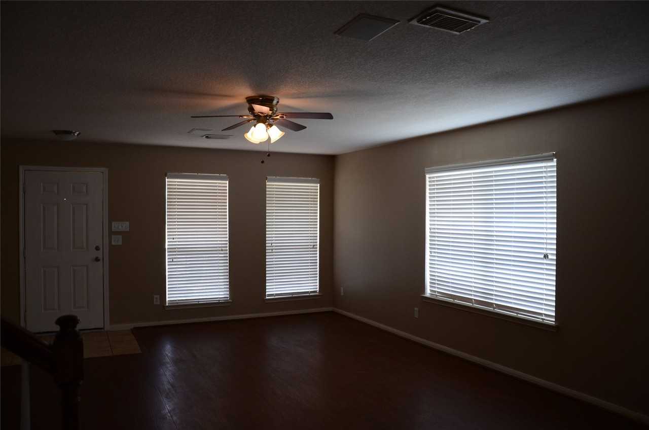 2507 Pembroke Spgs - Photo 3 of 8
