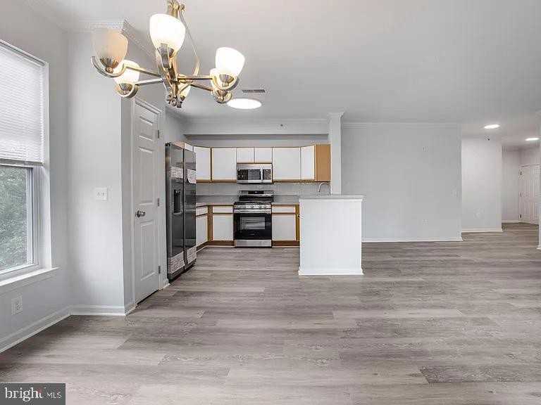 1301 Karen Blvd ##401 - Photo 7 of 20