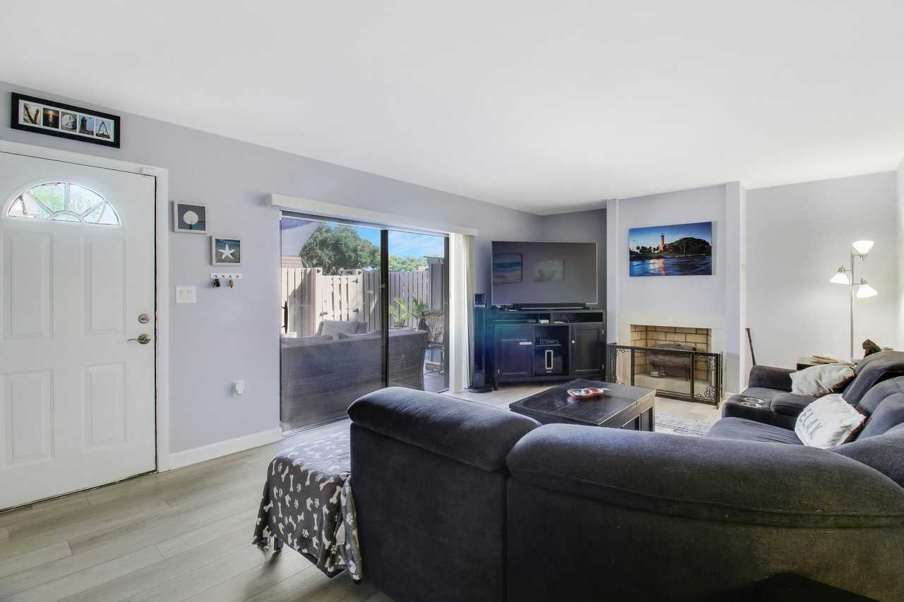 912 9th Ct - Photo 5 of 21