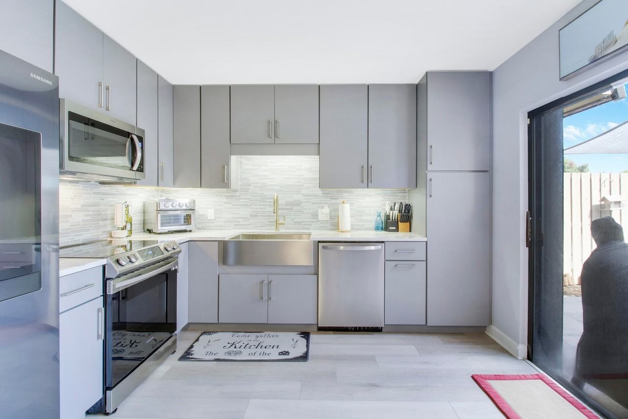 912 9th Ct - Photo 6 of 21