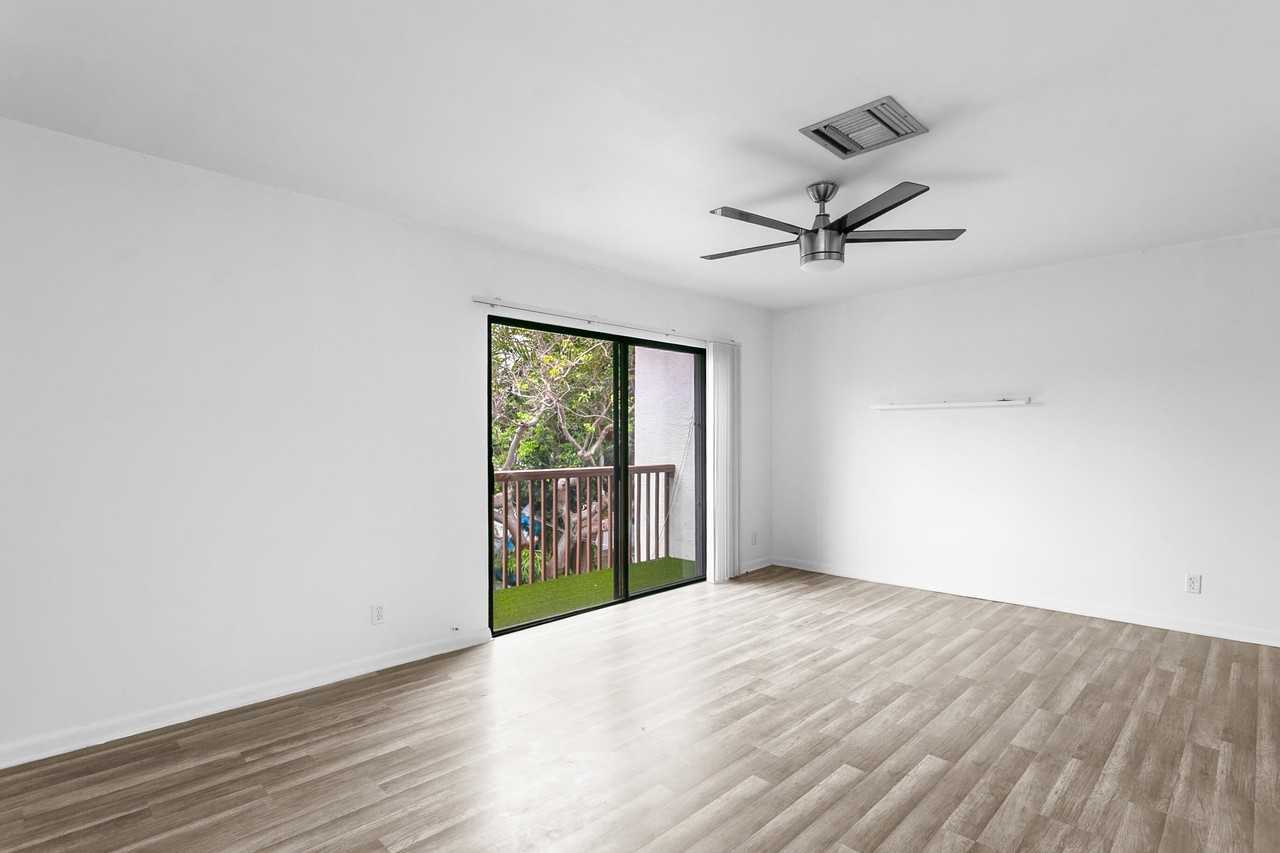 2522 Ne 9th St - Photo 7 of 36