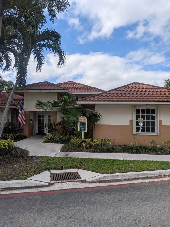 719 Nw 92nd Ave - Photo 3 of 18