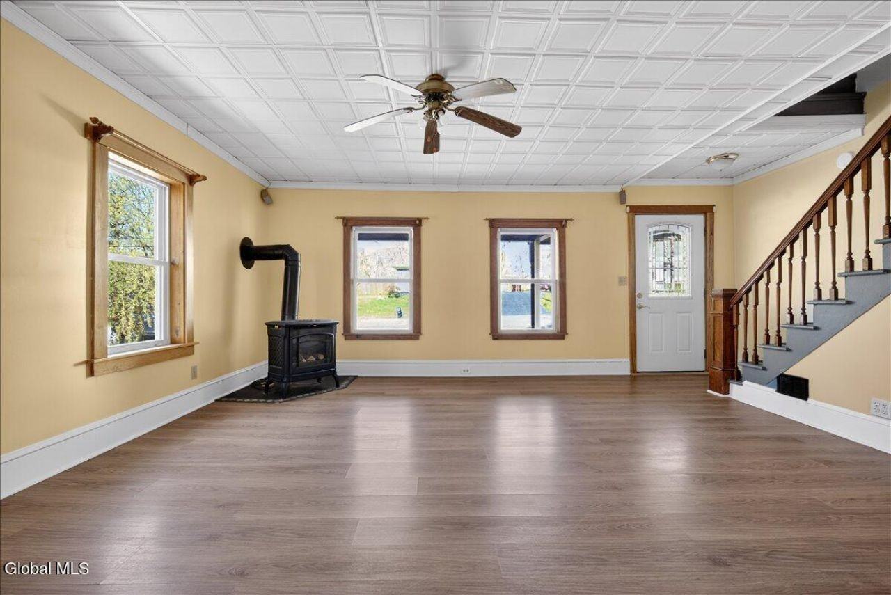 204 Saratoga Ave - Photo 2 of 26