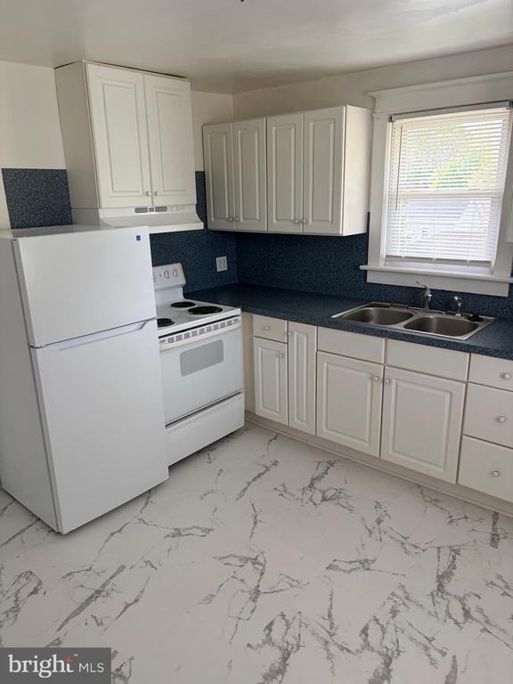 1001 New Pear St - Photo 2 of 6