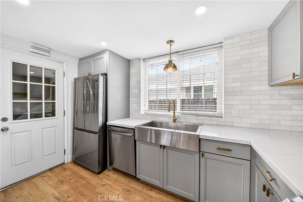 2571 Wilshire Ave - Photo 2 of 29