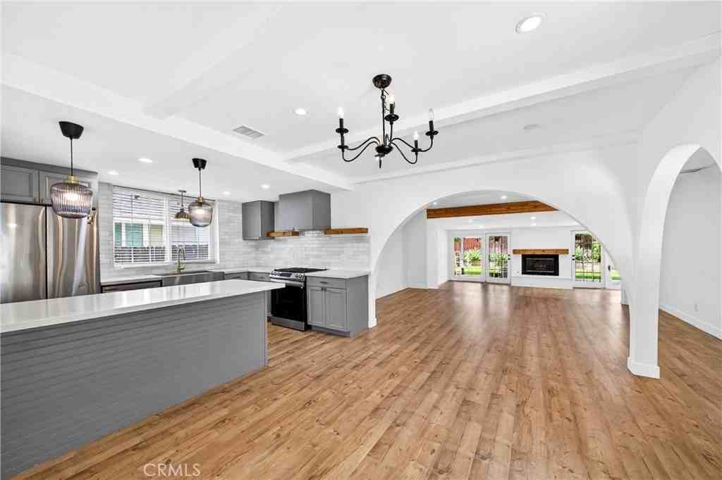 2571 Wilshire Ave - Photo 6 of 29