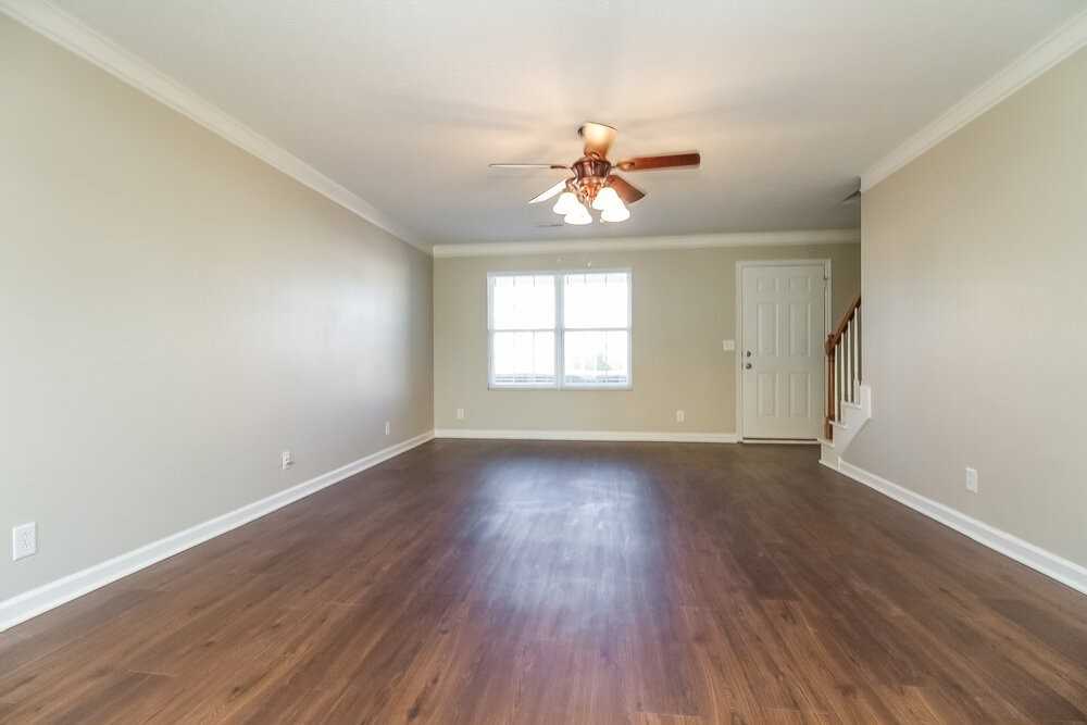 1449 Westview Dr - Photo 2 of 19