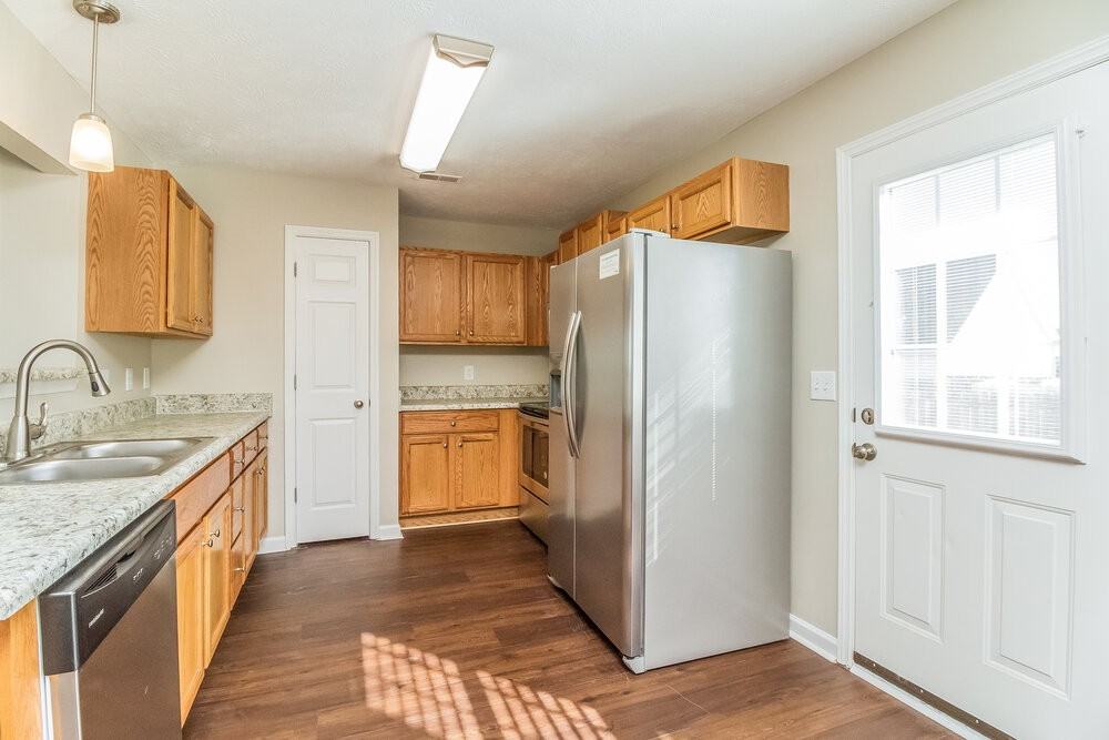 1449 Westview Dr - Photo 5 of 19