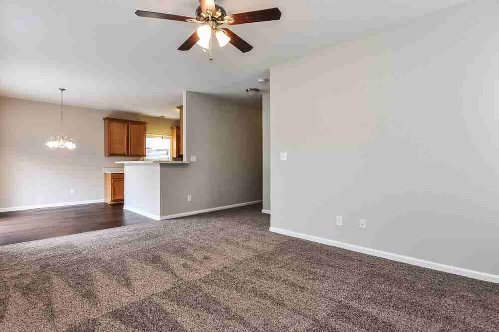 16 Hollyridge Ct - Photo 3 of 15