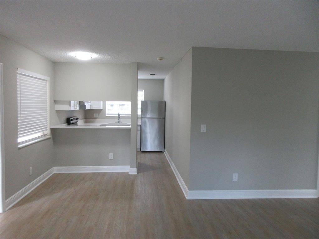 4065 Nw 114th Ave - Photo 3 of 15