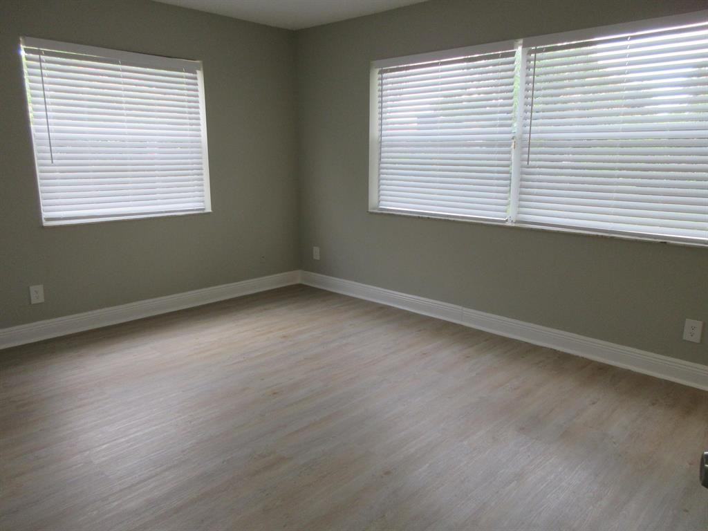 4065 Nw 114th Ave - Photo 7 of 15