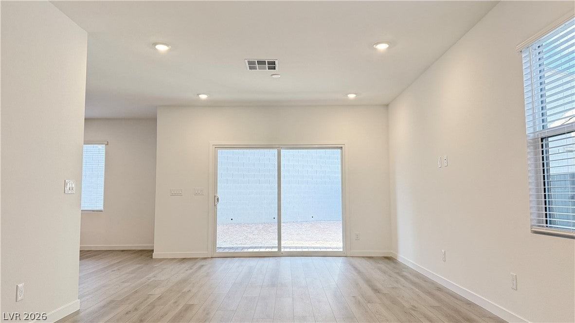 8388 Caldera Hills Ave - Photo 4 of 33