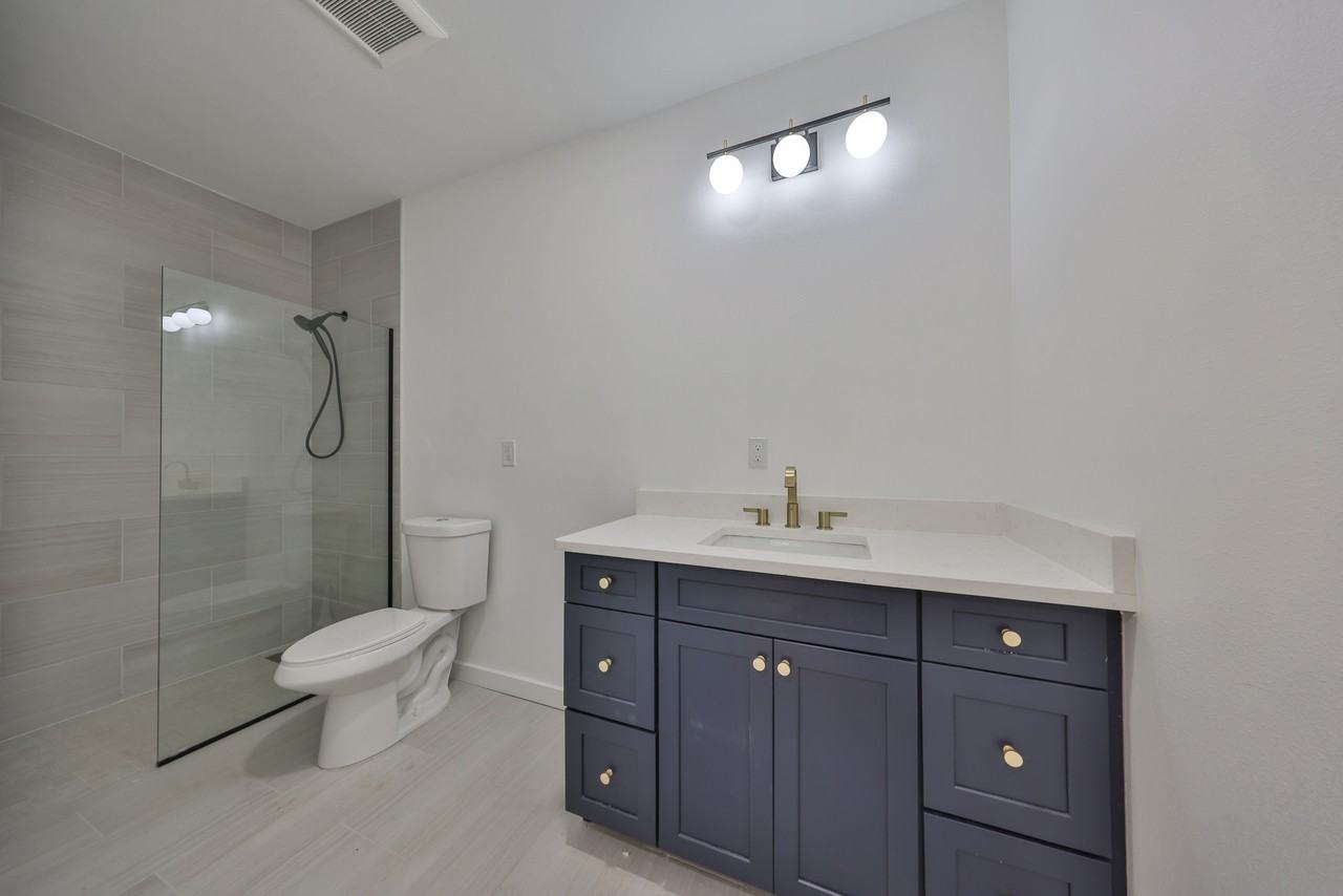 1801 N Morgan St - Photo 6 of 30